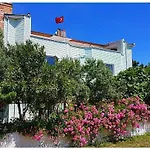 Akmonya Hotel *