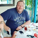 Akmonya Hotel *