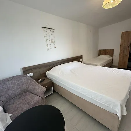 Hotel Akmonya *
