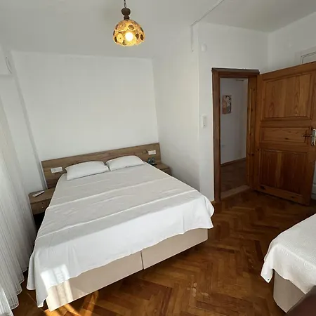 Hotel Akmonya *