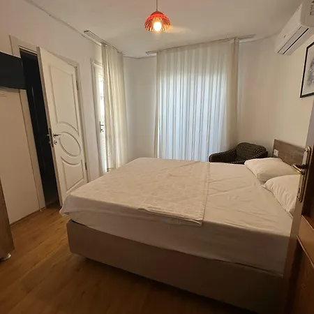 Hotel Akmonya *