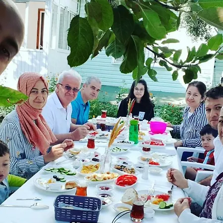 Hotel Akmonya *